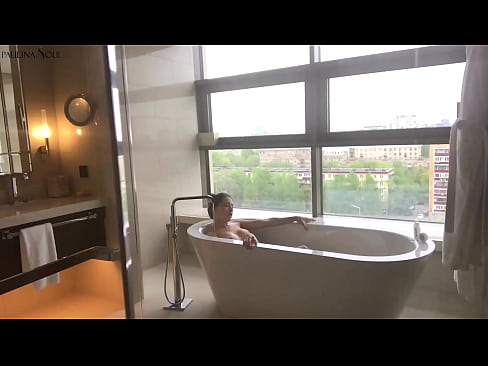 ❤️ Tremendous nwa ọhụrụ mmasị jerking anya ọtụ ya n'ime ụlọ ịwụ ahụ ❌ na anyi